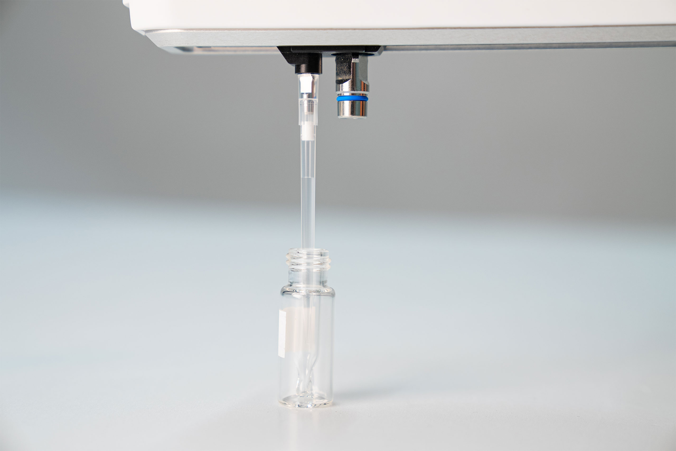 The D-ONE single channel pipetting module pipettes into 0.2 ml into low volume HPLC vials.