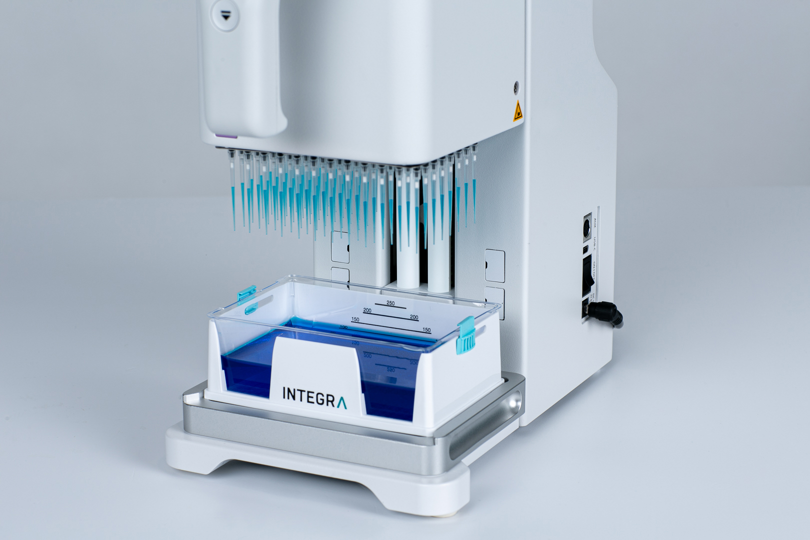 Pipetting solutions for antimicrobial resistance tests INTEGRA