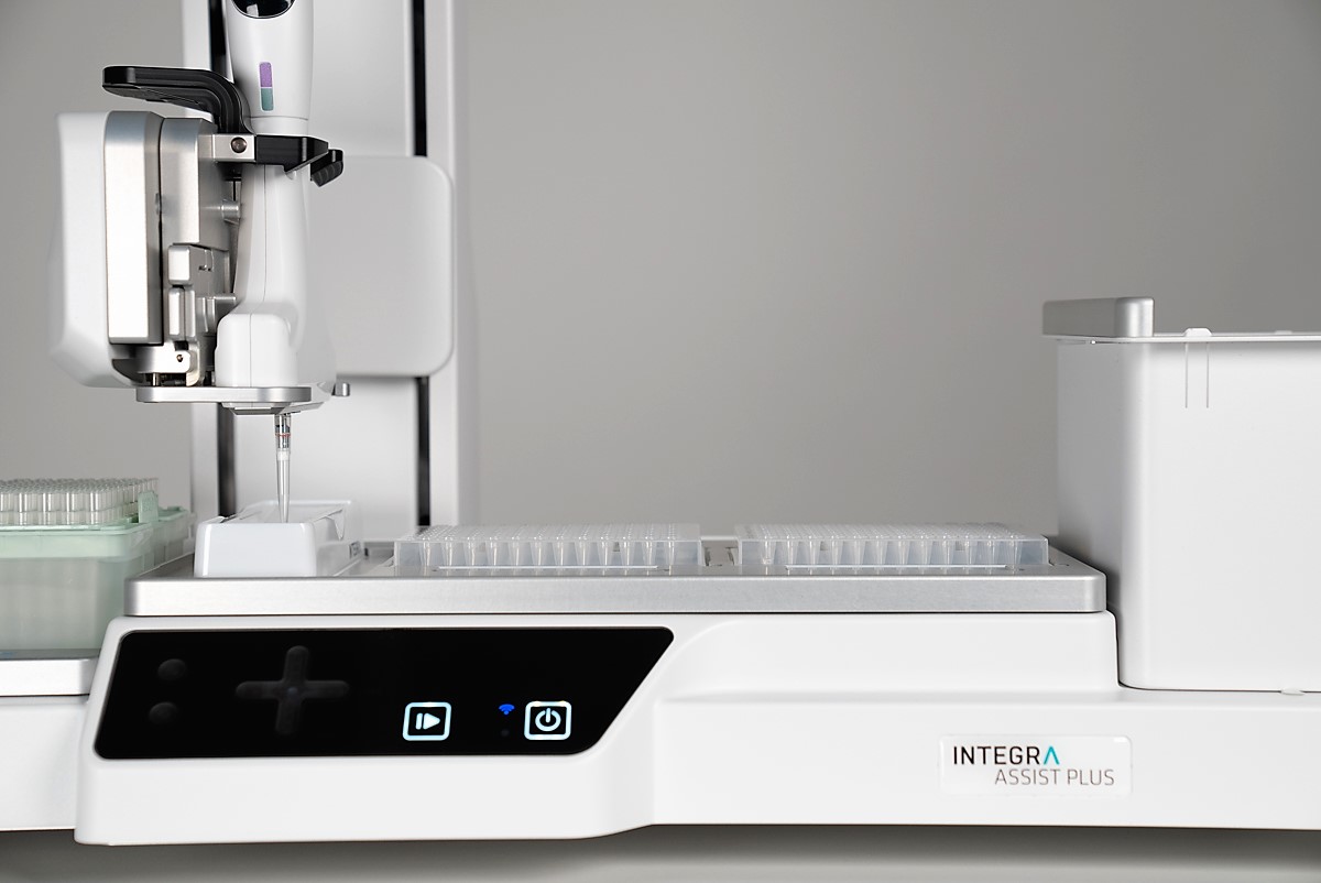 A close view of the ASSIST PLUS pipetting robot with the D-ONE single channel pipetting module transferring the diluent to the target plate.