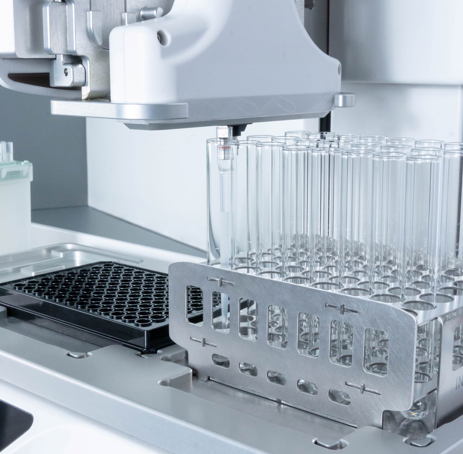 A close view of the ASSIST PLUS pipetting robot with the D-ONE single channel pipetting module transferring the LAL water.