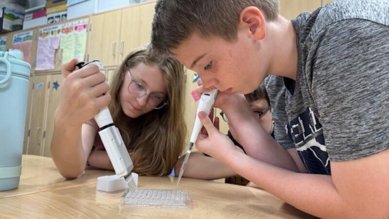 /sites/default/files/styles/placeholder/public/images/boy-and-girl-pipetting.jpg?itok=OHF5MupX