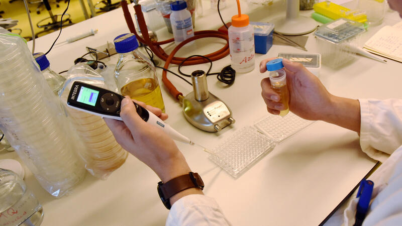 /sites/default/files/styles/placeholder/public/images/integra-pipet-in-action.jpg?itok=vD_BPOLS