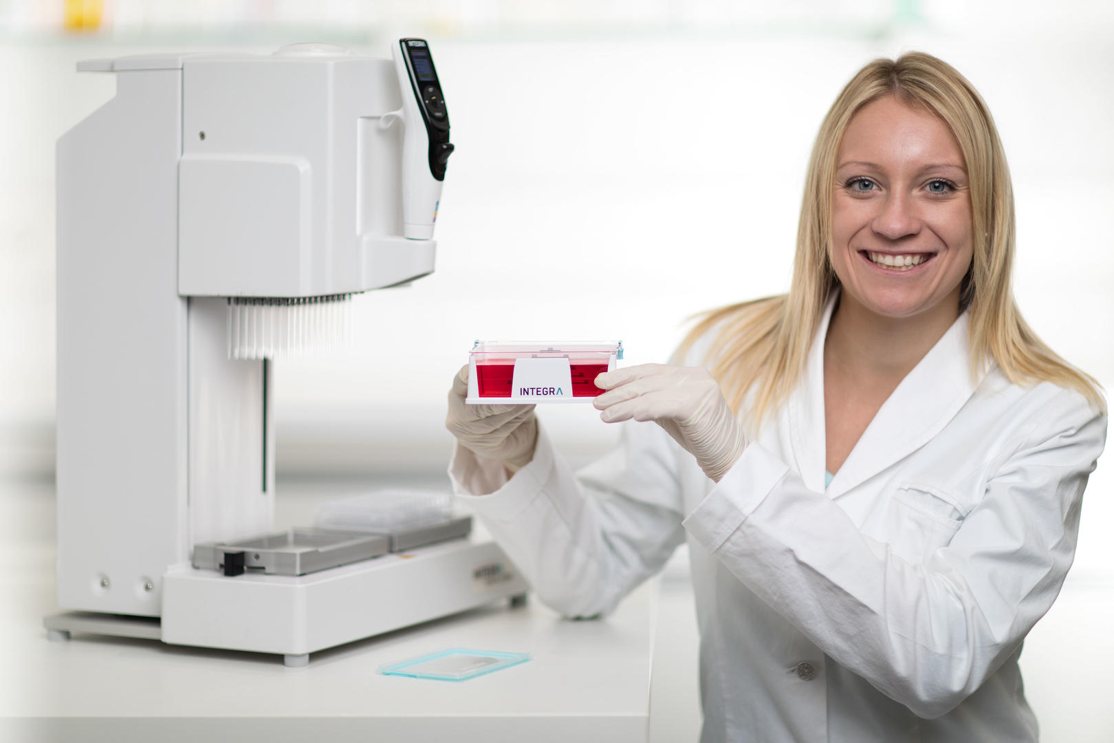 Automation friendly reservoirs especially designed for 96 and 385 channel pipettes