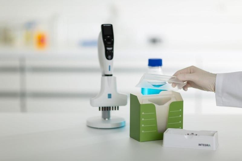 Unlike traditional reservoirs that have hard to see graduations molded directly into the plastic, INTEGRA reagent reservoirs are made of crystal clear polystyrene and fit into a reusable base with bold, clearly visible graduation markings.