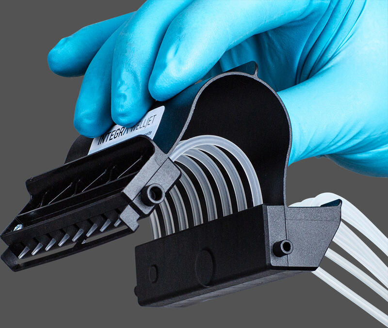 The EasySnap dispensing cassette with features.