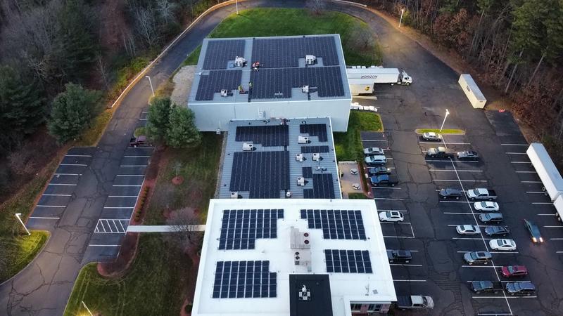 US Head Quarter equiped with solar panels on the entire roof