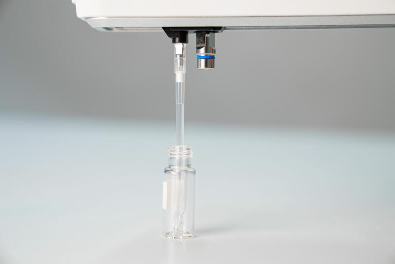 The D-ONE single channel pipetting module pipettes into 0.2 ml into low volume HPLC vials.