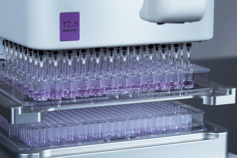 The MINI 96 pipette reformatting from a 96 well format to a 384 well format