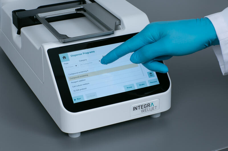 WELLJET reagent dispenser with large, high resolution touchscreen user interface