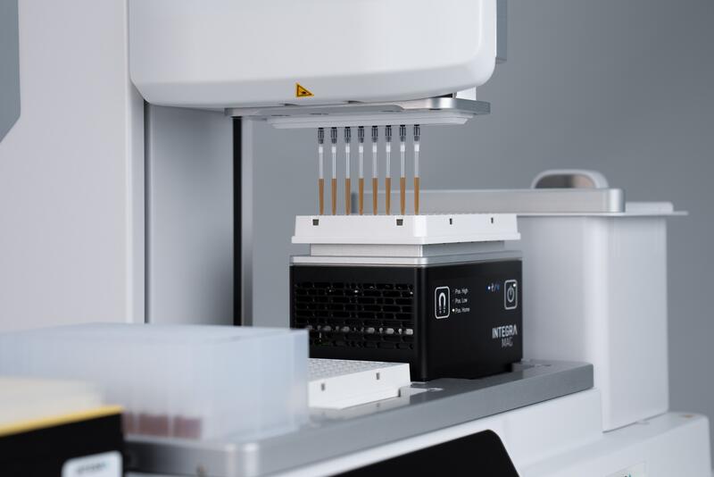 ASSIST PLUS transfers beads to PCR plate mag