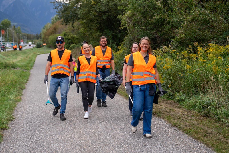 A total of more than 50 employees took part in the volunteer outdoor cleanup in Zizers and Hudson/Merrimack.  