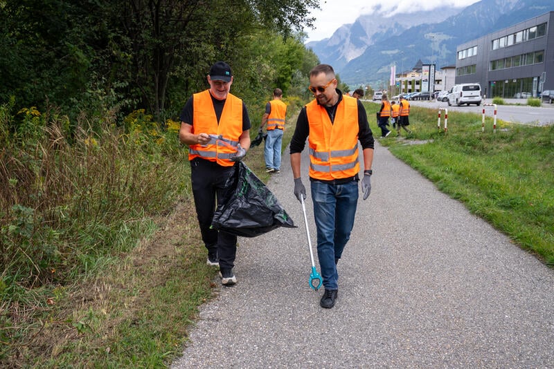 A total of more than 50 employees took part in the volunteer outdoor cleanup in Zizers and Hudson/Merrimack.  