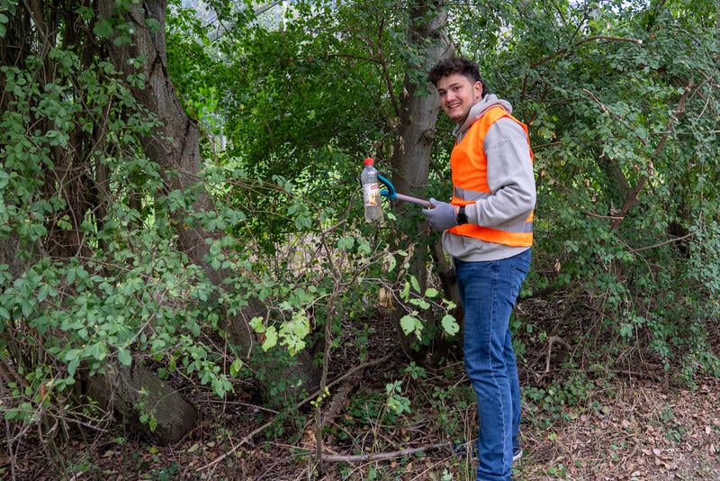 A total of more than 50 employees took part in the volunteer outdoor cleanup in Zizers and Hudson/Merrimack.  
