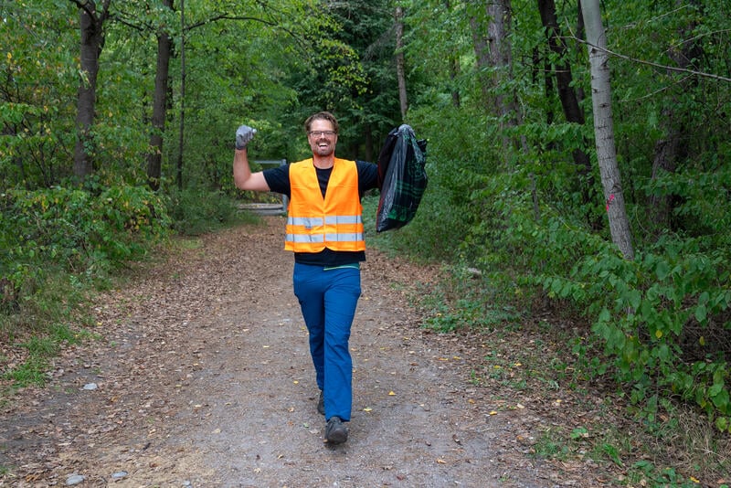 A total of more than 50 employees took part in the volunteer outdoor cleanup in Zizers and Hudson/Merrimack.  