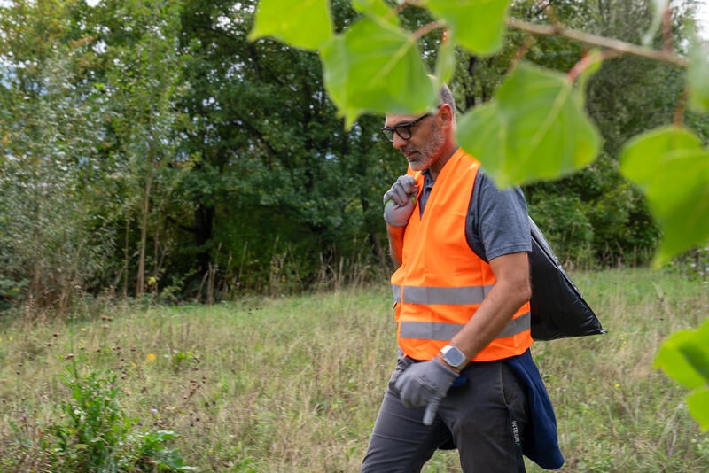 A total of more than 50 employees took part in the volunteer outdoor cleanup in Zizers and Hudson/Merrimack.  