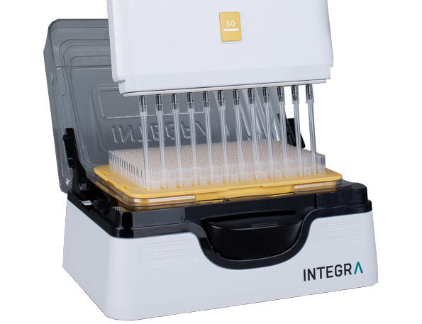 PopTopベースに装填されたINTEGRA 384チップラック