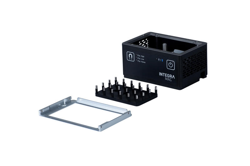 Deep well plate adapter and a magnetic array