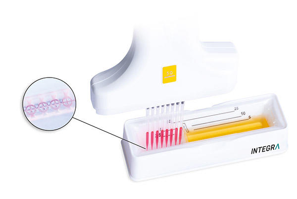 Divided reagent reservoir in combination with VOYAGER 8-channel adustable tip spacing pipette