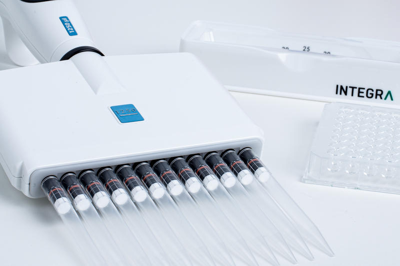 Mehrkanalpipette mit Filterspitzen