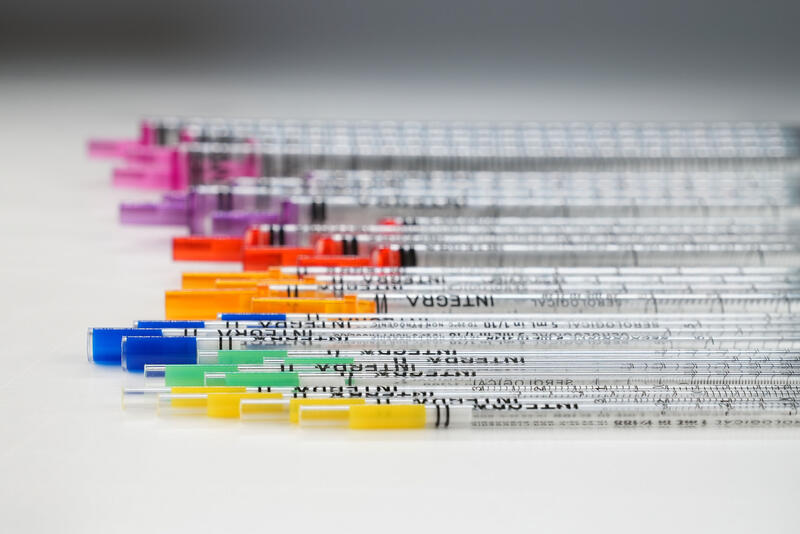 Beautyshot of all INTEGRA serological pipets on a table