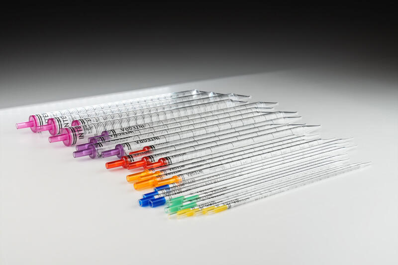 Beautyshot of all INTEGRA serological pipets on a table