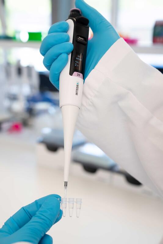 SWITCH hybrid pipette in repeat dispense mode and a strip