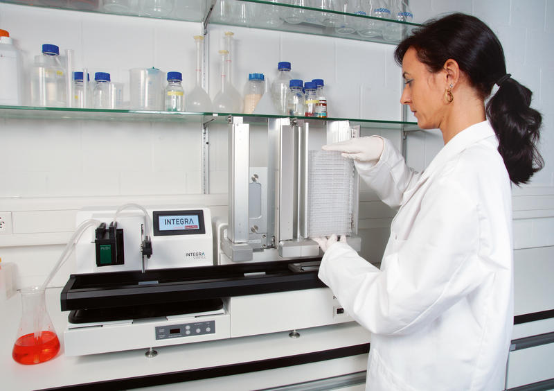 VIAFILL bulk reagent dispenser with plate stacker